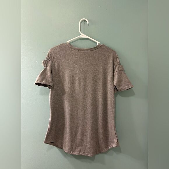 NWT … ROUGE “Size: 1X” Cold Shoulder Top - Picture 2 of 3